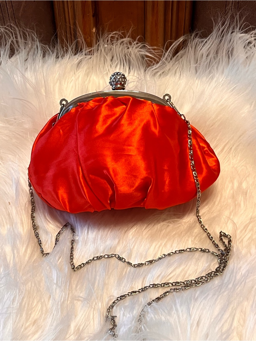 NWOT Kissluck Elegant Red Satin Evening Clutch with Chain Strap - Picture 3 of 10